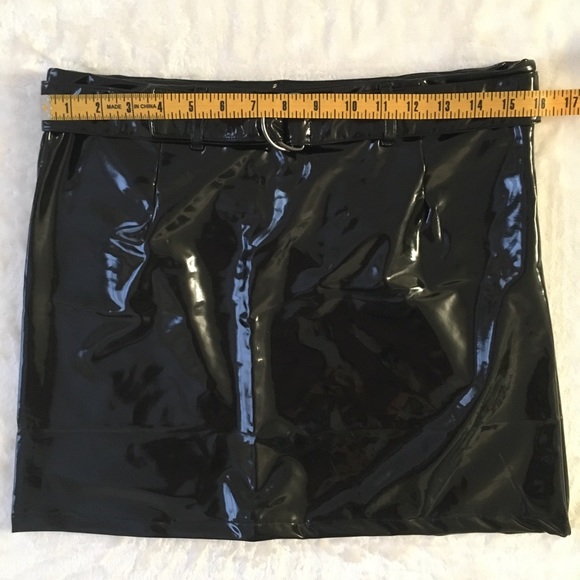 H&M NWT A-line shiny mini skirt ring belt black M - Picture 4 of 15